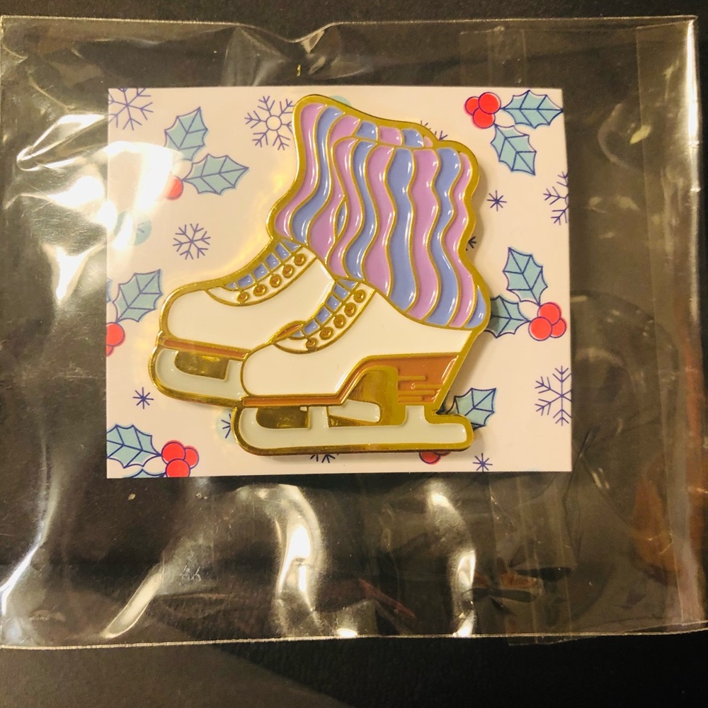Iceskates pin NWT